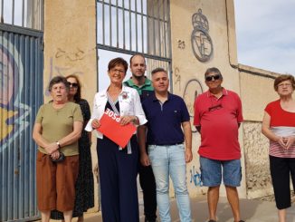 Adriana Valverde y Antonio Ruano con vecinos Cañada