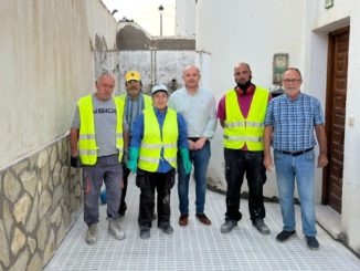 Antonio Martínez visita las obras de Armuña en su compañía de su alcalde, José Berruezo