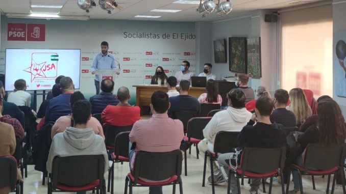 El secretario general de las Juventudes Socialistas de El Ejido, Federico Galdeano, en la última asamblea celebrada por la formación