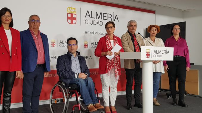 Adriana Valverde y concejales PSOE