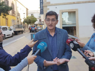 221129 Foto PSOE Sánchez Teruel atiende a los medios en la puerta del CAF