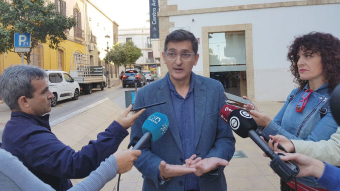 221129 Foto PSOE Sánchez Teruel atiende a los medios en la puerta del CAF