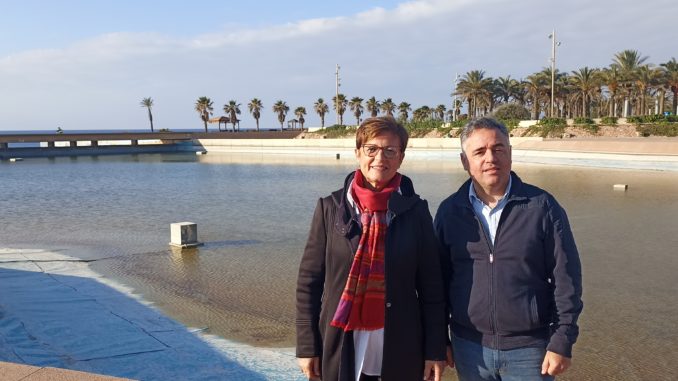 La portavoz del PSOE en el Ayuntamiento de Almería, Adriana Valverde, junto al concejal, Antonio Ruano