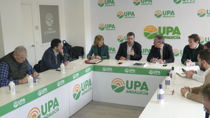 El secretario general del PSOE de Andalucía, Juan Espadas, reunido con UPA en Sevilla
