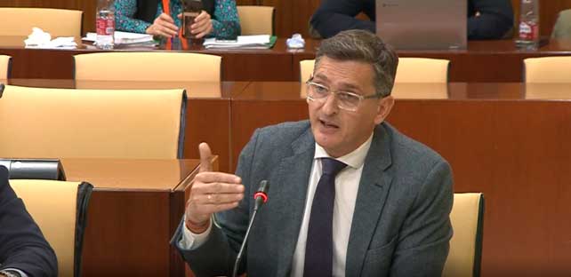 José Luis Sánchez Teruel en el Parlamento