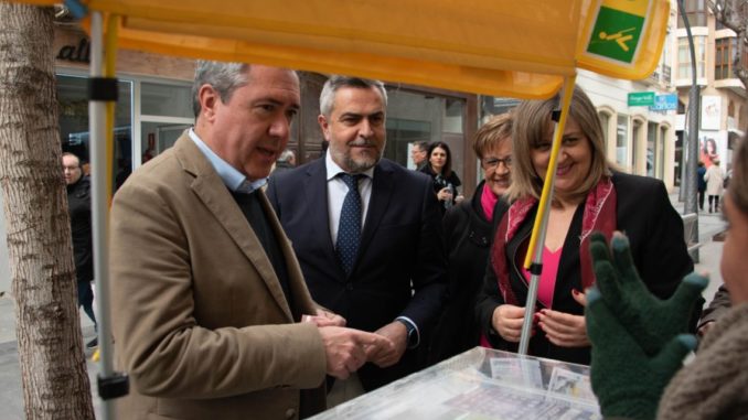 Juan Espadas y Juan Antonio Lorenzo durante su visita a Almería