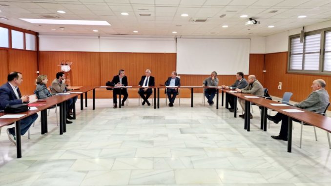 Juan Antonio Lorenzo mantiene un encuentro con representantes empresariales y sociales