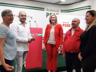 Teresa Piqueras con miembros de su candidatura