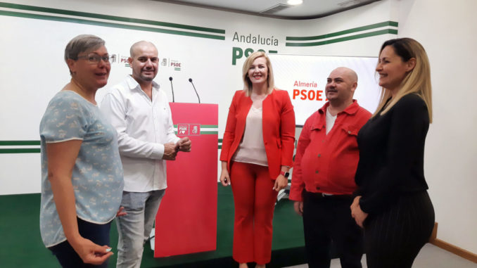 Teresa Piqueras con miembros de su candidatura