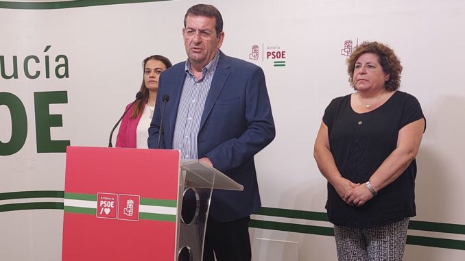 Martín Gerez junto a miembros de su candidatura, hoy, en rueda de prensa