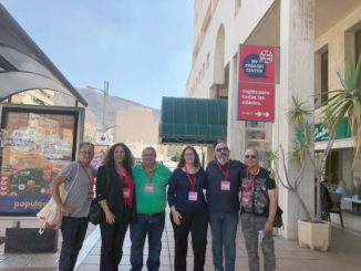 Manolo García con miembros de la candidatura socialista, en Aguadulce