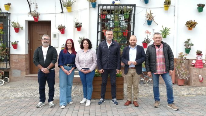 Juan Antonio Lorenzo con los candidatos de Fondón y Fuente Victoria