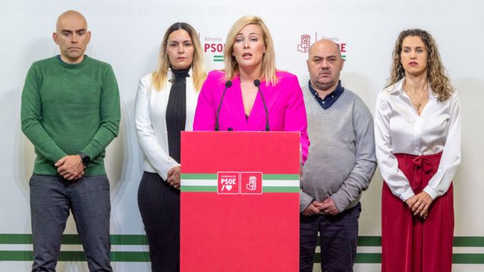 Teresa Piqueras y miembros de su candidatura en rueda de prensa