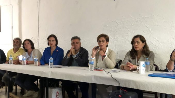 Reunión de la candidata del PSOE a la Alcaldía de Almería, Adriana Valverde, con vecinos y vecinas de La Juaida