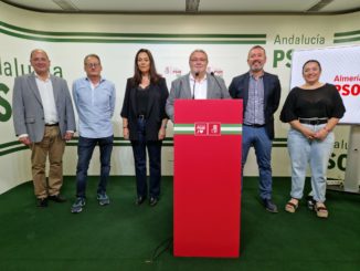 Manolo García junto a miembros de su candidatura