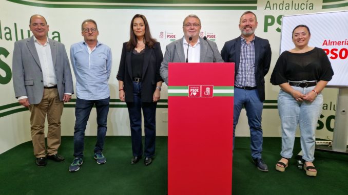 Manolo García junto a miembros de su candidatura