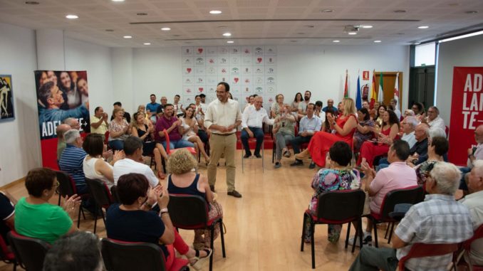 ntonio Hernando interviene en un acto público en Vícar