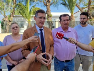 Sánchez Teruel, José Miguel Alarcón y concejales socialistas atienden a los medios en El Ejido