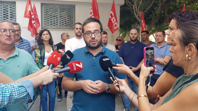 231009 Foto PSOE Juan Francisco Garrido Egea atiende a los medios de comunicación