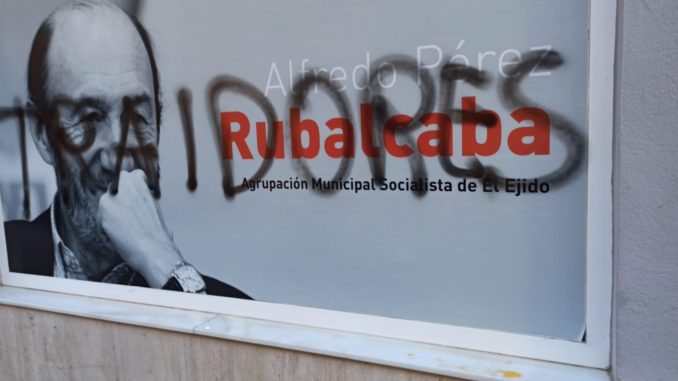 Actos vandálicos en la sede PSOE El Ejido