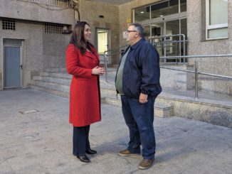 FOTO los socialistas MariCarmen Cuadrado junto a Manolo García