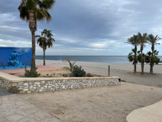 Pasarelas y casetas de la playa (1)