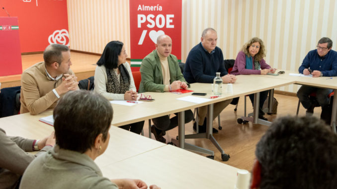 Antonio Martínez mantiene un encuentro con alcaldes y alcaldesas socialistas