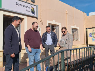 Mateo Hernández y compañeros y compañeras socialistas, en el consultorio de Rioja