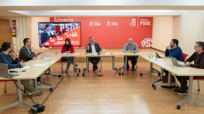 Juan Antonio Lorenzo preside la reunión de la Interparlamentaria del PSOE de Almería