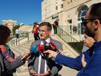 José Luis Sánchez Teruel en la puerta de la Bola Azul