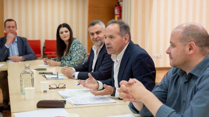 Reunión de Jacinto Viedma con la Interparlamentaria del PSOE de Almería (1)
