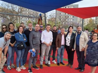 José Luis Sánchez Teruel junto a concejales socialistas y reprentantes de las familias