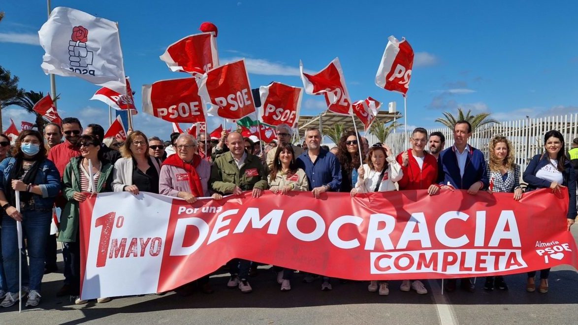El PSOE de Almería se manifiesta el Primero de Mayo “por una democracia completa” 