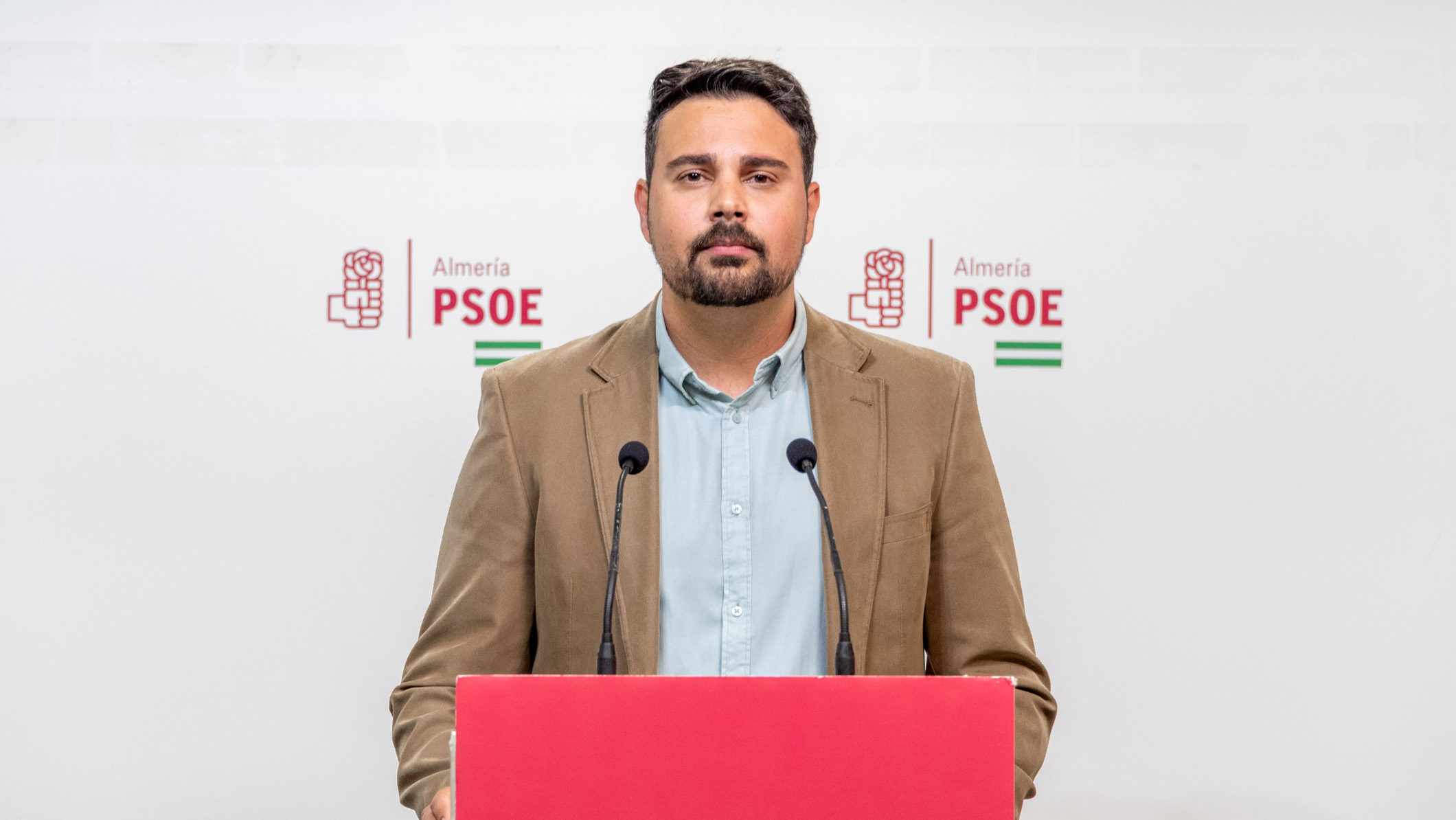 El PSOE exige a Juanma Moreno que tramite con urgencia las concesiones de agua que mantiene pendientes en Almería