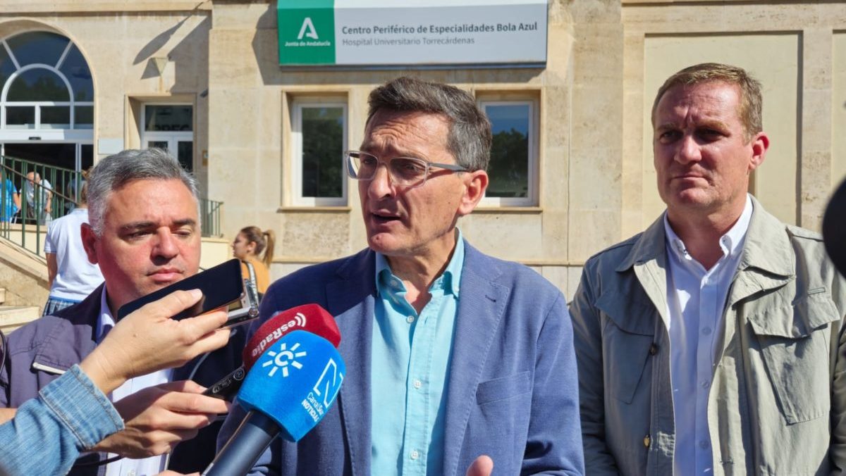 Salud planifica en los despachos abrir consultas externas de Torrecárdenas y el hospital de Roquetas sin ampliar personal 