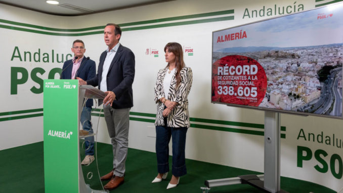José Luis Sánchez Teruel, José María Martín Fernández e Inés Plaza García, en rueda de prensa