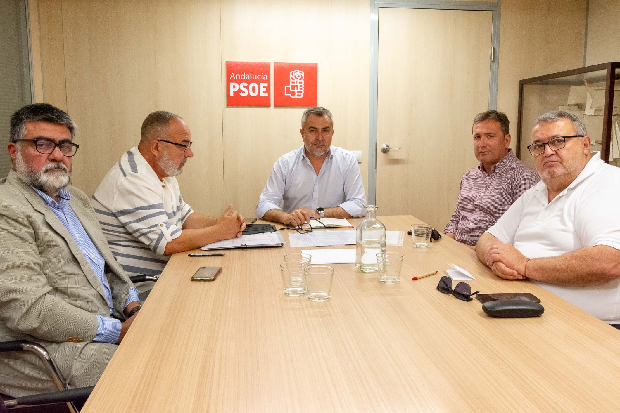 El PSOE media entre las familias de Vistaverde de Roquetas y Sareb, que no venderá el bloque de viviendas