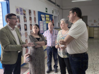 José Luis Sánchez Teruel visita el colegio Luis Vives de Dalías