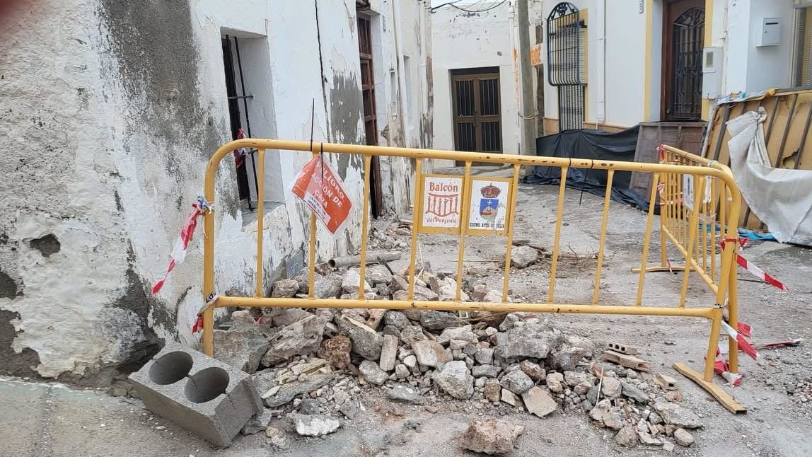 FELIX. El alcalde del PP pone en riesgo la seguridad ciudadana con el derribo de una casa en ruinas de propiedad municipal
