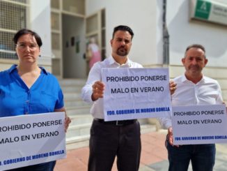 Lidia Compadre, Mateo Hernández y José Fernández, en el centro de salud Plaza de Toros