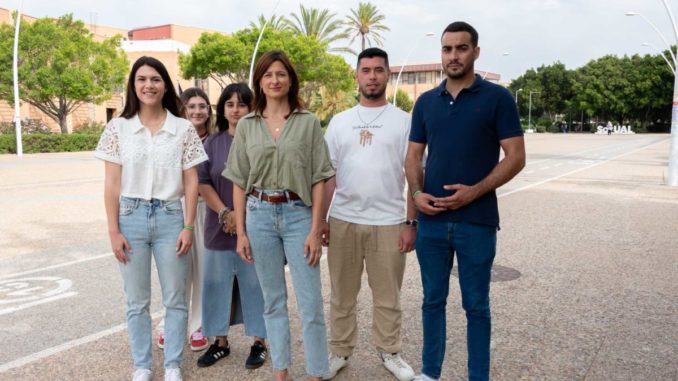 Fátima Herrera junto a dirigentes socialistas en la UAL Fátima Herrera junto a dirigentes socialistas en la UAL