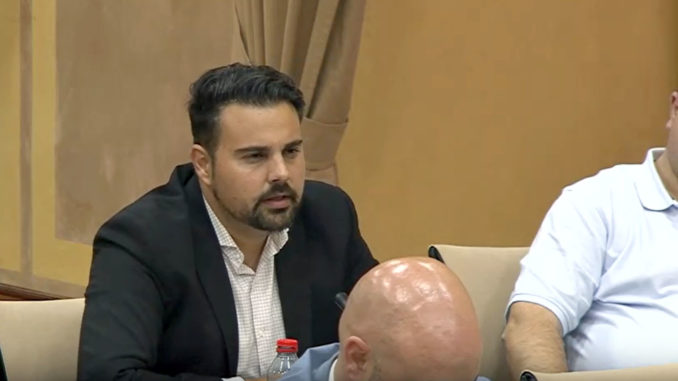 Mateo Hernández en la Comisión de Empleo del Parlamento de Andalucía Mateo Hernández en la Comisión de Empleo del Parlamento de Andalucía