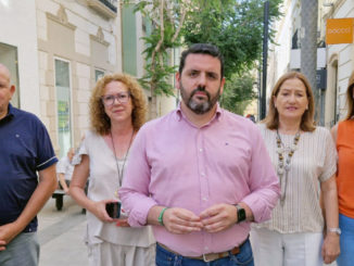 Juan Manuel Ruiz junto a diputados y diputadas provinciales