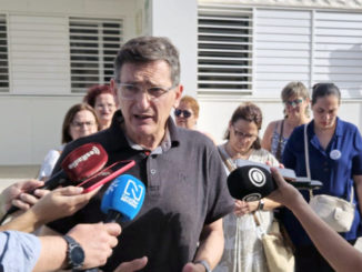 Sánchez Teruel junto a familias del colegio Princesa Sofía