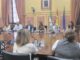 María Márquez junto a representantes de ayuda a domicilio de Almería en el Parlamento