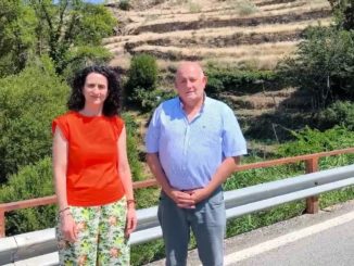 La Alcaldesa de Ohanes, Rafaela Ortega, junto al diputado provincial del PSOE de Almería, Antonio Gutiérrez