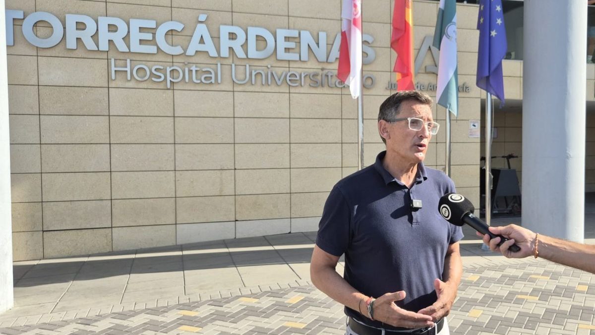 El Plan Verano del Gobierno de Moreno Bonilla cierra 5 quirófanos del Hospital Torrecárdenas durante 3 meses