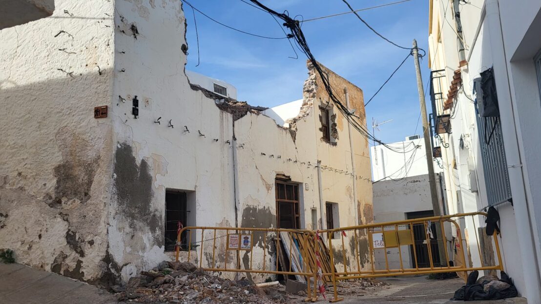 FELIX. El Ayuntamiento de Felix convierte el municipio en una “escombrera urbana”