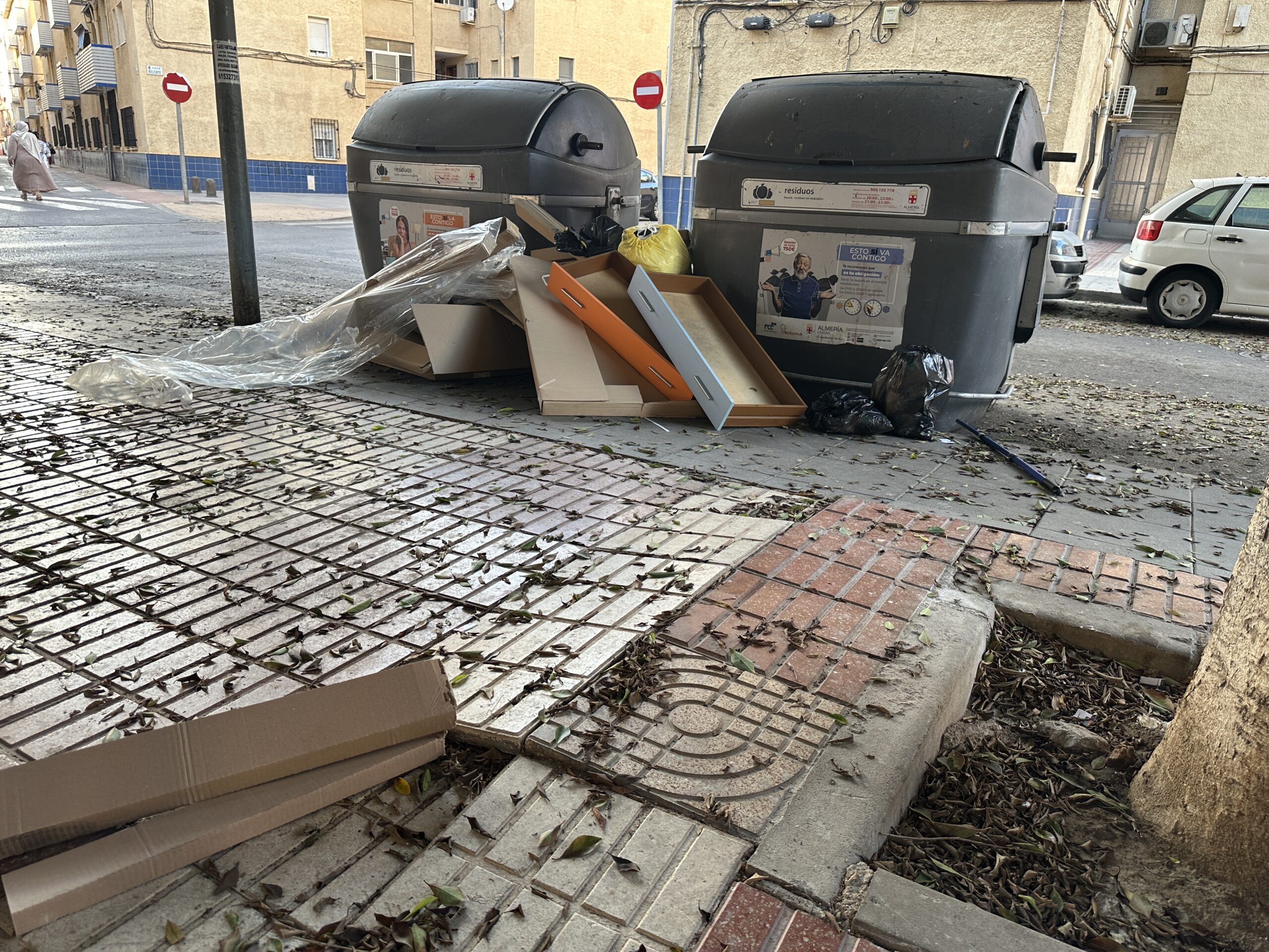 ALMERÍA.  Los vecinos del barrio El Tagarete exigen atención urgente ante el abandono municipal