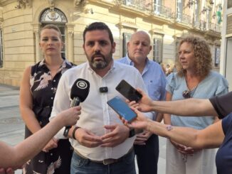 Los diputados provinciales en la puerta de la Diputación